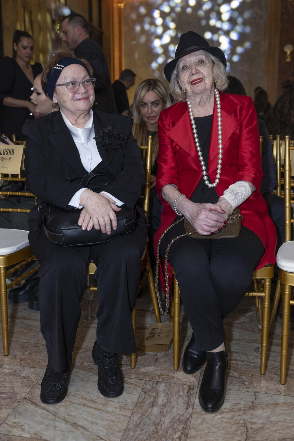 Mama Fera Mikloška, Mária Miklošková (v červenom saku), syna maximálne podporuje.