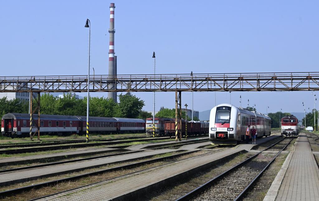 Na snímke želežničná stanica v Humennom počas slávnostneho poklepania základného kameňa stavby ŽSR Elektrifikácia Bánovce nad Ondavou – Humenné v Humennom 26. mája 2023. FOTO TASR - Roman Hanc