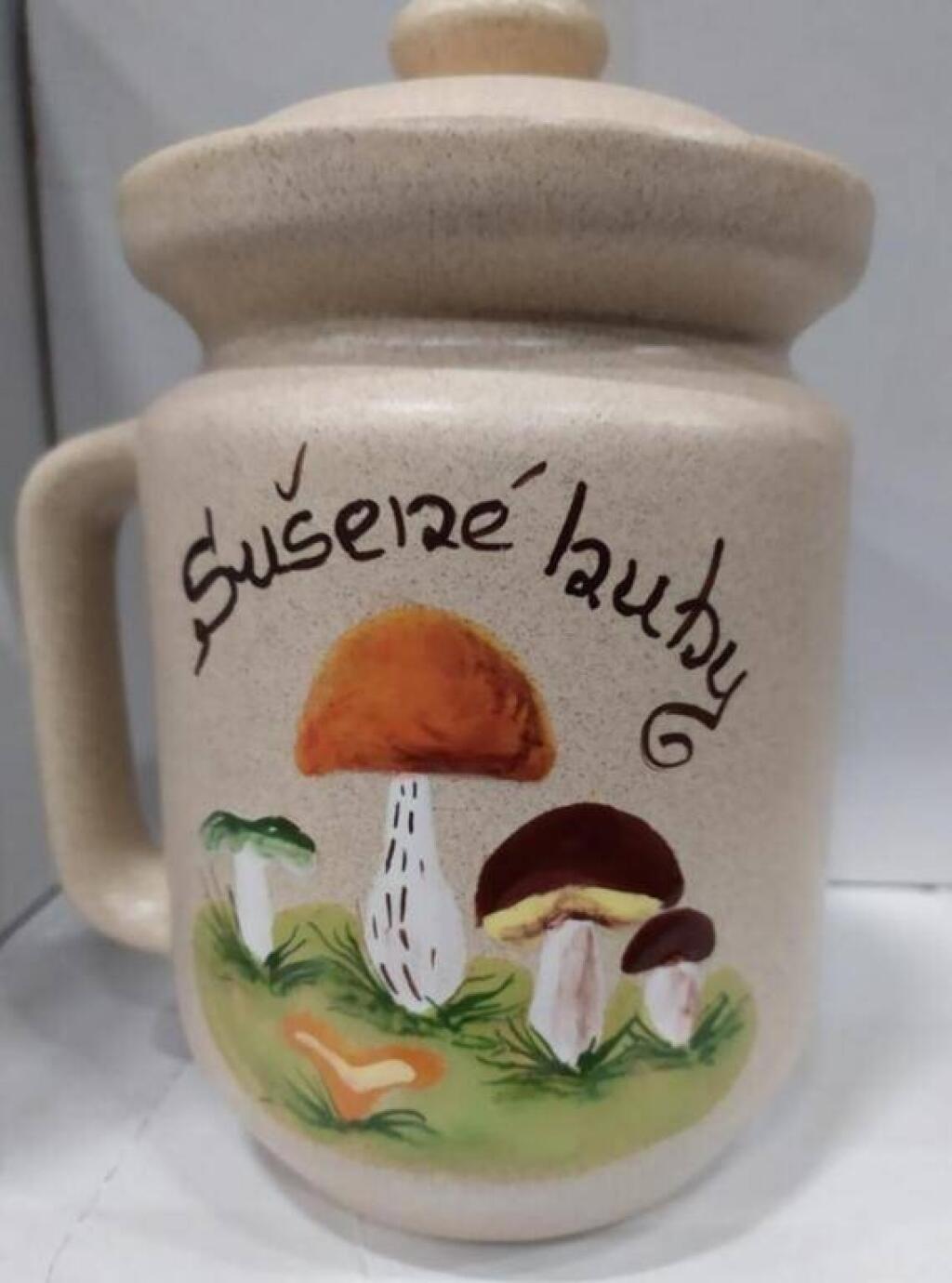 Sušené ovocie alebo huby skladujte vždy v uzatvárateľnej nádobe z keramiky alebo skla.