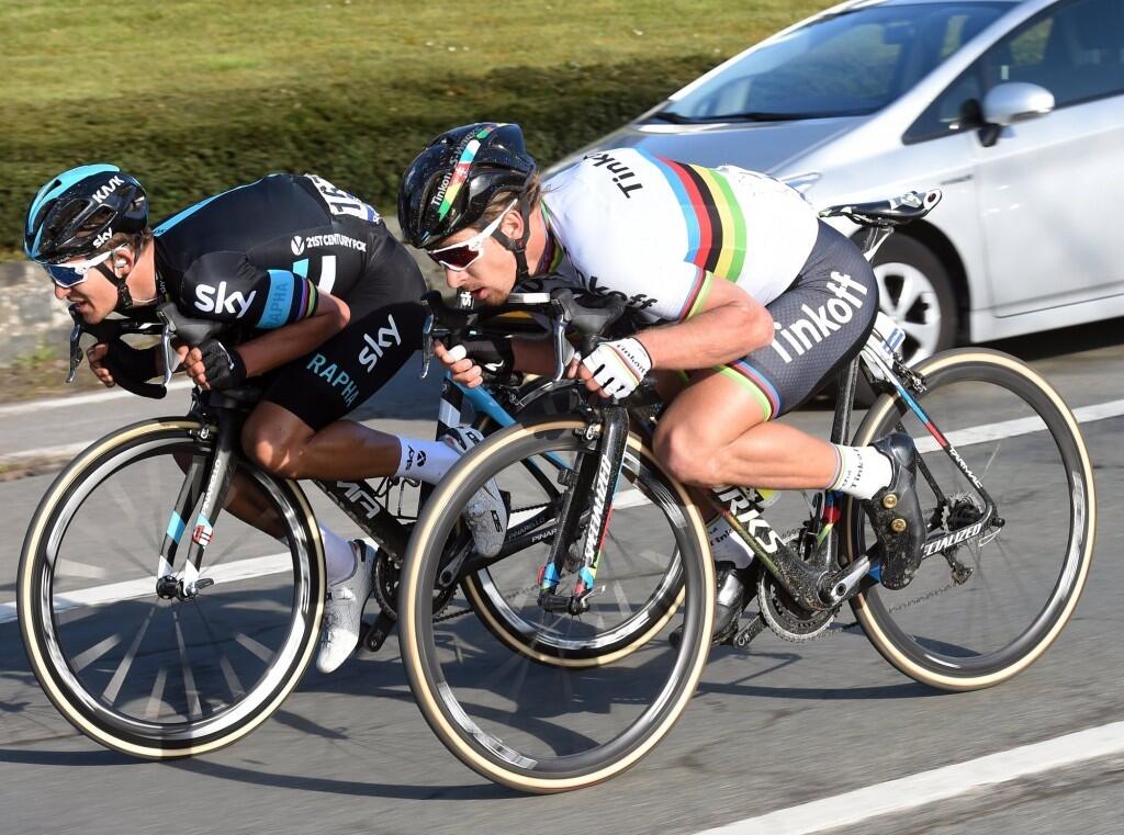 Trojnásobný majster sveta patrí medzi najlepších cyklistov v zjazdoch na svete. Ťaží najmä z toho, že si vie dobre sadnúť na rám bicykla a má tak lepšie aerodynamiku. Šéfovia svetovej cyklistiky to najnovšie zakázali.