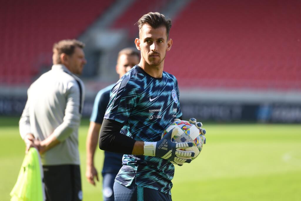 Súčasťou nočného záťahu, po ktorom Ján Kozák odstúpil z pozície trénera futbalovej reprezentácie, bol aj Martin Dúbravka.