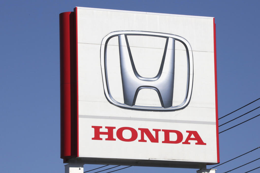 WA 14 archív Jokohama - Na archívnej snímke z 15. decembra 2021 logo japonskej automobilky Honda sa nachádza v japonskom meste Jokohama. Honda plánuje do konca tohto desaťročia investovať v Brazílii v prepočte viac než 740 miliónov eur. Oznámenie japonskej spoločnosti je ďalším zo série investičných rozhodnutí, ktoré v poslednom období urobili viaceré zahraničné automobilky. FOTO TASR/AP


 FILE - The logo of the Honda Motor Co. is seen in Yokohama, near Tokyo, Dec. 15, 2021. A U.S. government i