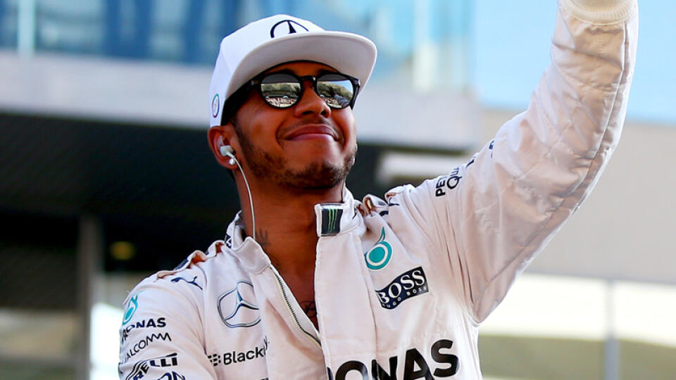 Kráľ Lewis Hamilton je opäť veľkým favoritom.