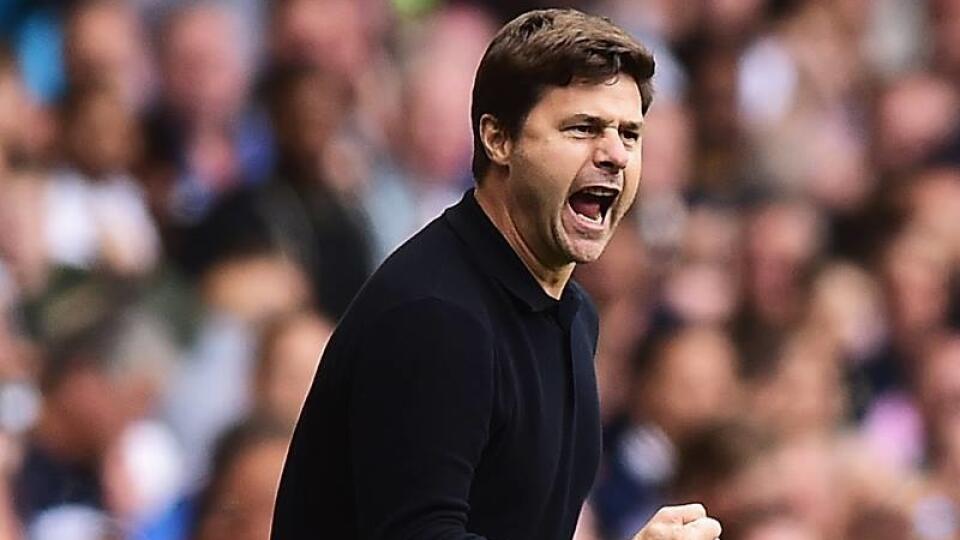 Mauricio Pochettino (45) Argentínsky elegán od roku 2014 predvádza svoje trénerské schopnosti v službách Tottenhamu Hotspur. S „kohútmi“ ťahá v Premier League sedemzápasovú víťaznú šnúru a naháňa tak vedúcu Chelsea. V minulosti trénoval Southampton a Espanyol Barcelonu.