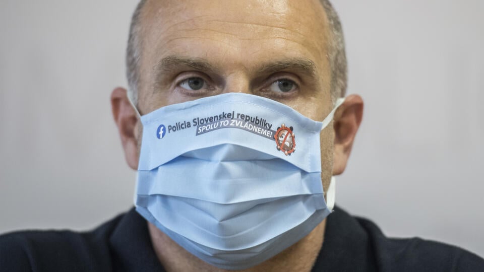 Prezident Policajného zboru Milan Lučanský počas tlačovej konferencie v Bratislave v utorok 30. júna 2020. Lučanský odstupuje z funkcie. Požiadal o uvoľnenie zo služobného pomeru k 31. augustu. Minister vnútra SR Roman Mikulec (OĽaNO) jeho žiadosť prijal. FOTO TASR - Martin Baumann
