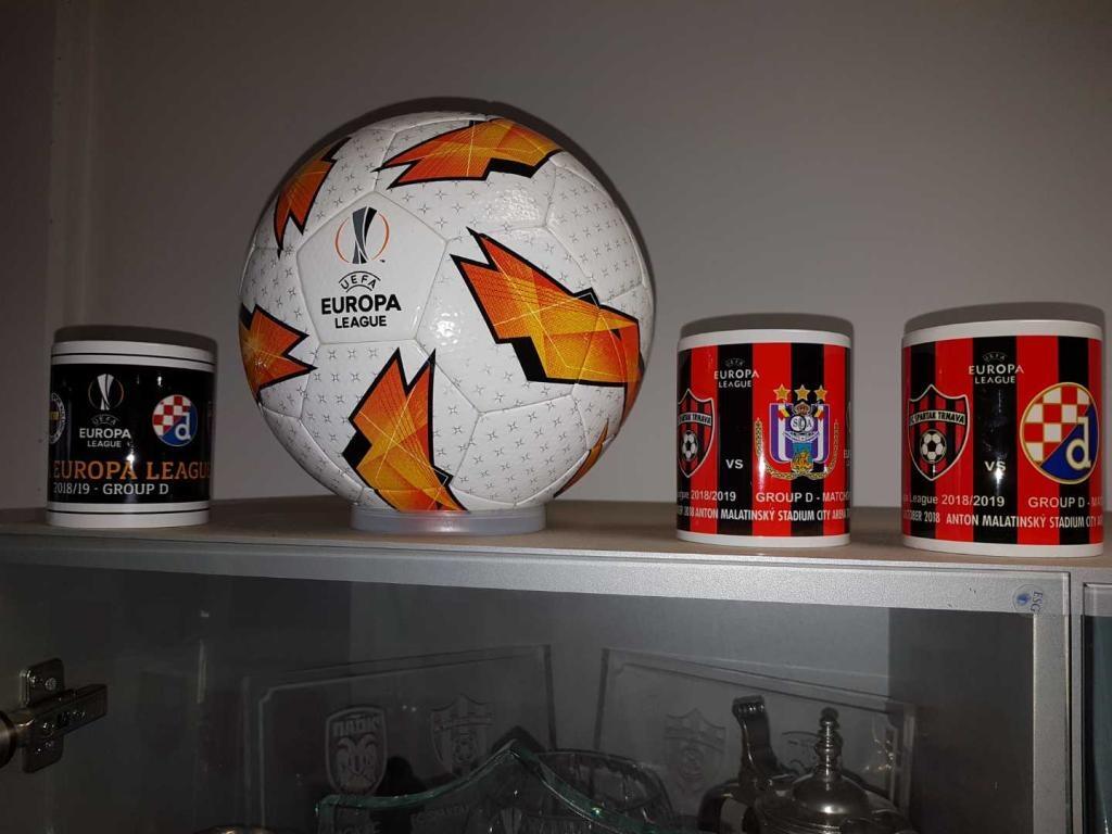Majiteľ Spartaka Trnava Vladimír Poór nám prezradil, že si po každom zápase EL dávajú vyrobiť špeciálne šálky s logom svojho a súperovho klubu.