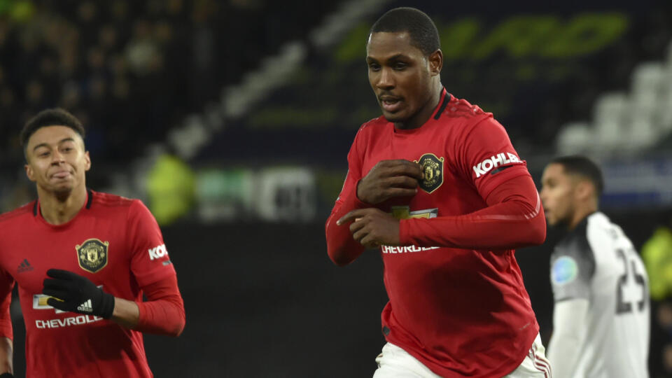 MIK 35 Derby - Odion Ighalo z Manchester United (vpravo) oslavuje gól počas zápasu 5. kola futbalového FA Cupu Derby County - Manchester United na štadióne Pride Park v Derby, v Anglicku, 5. marca 2020. FOTO TASR/AP
Manchester United's Odion Ighalo, front right, celebrates after scoring his side's second goal during the FA Cup fifth round soccer match between Derby County and Manchester United at Pride Park in Derby, England, Thursday, March 5, 2020. (AP Photo/Rui Vieira)