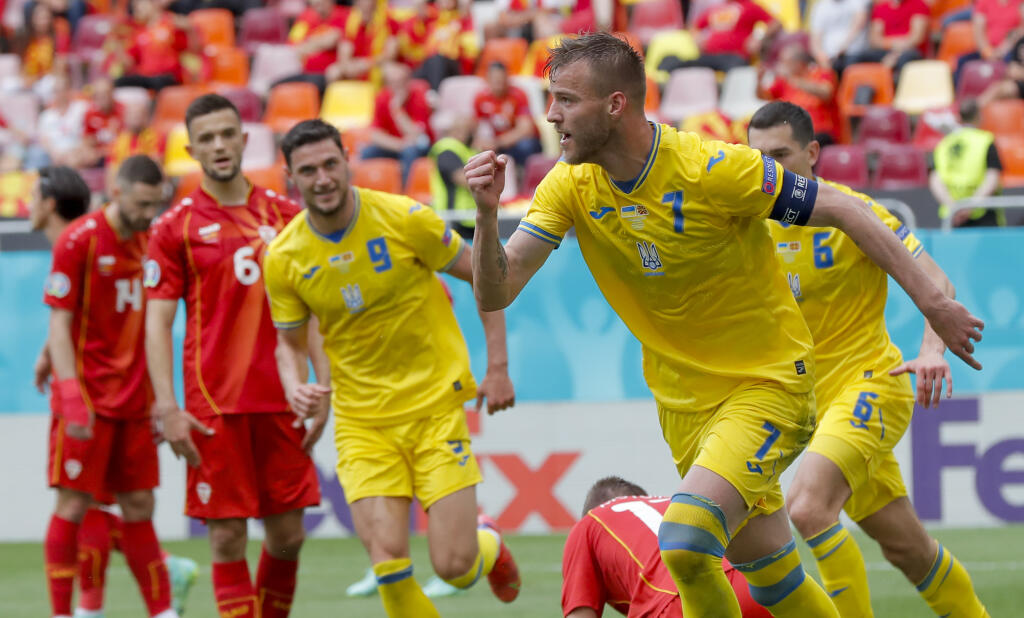 KK14 Bukurešť - Ukrajinský futbalista Andrij Jarmolenko sa teší z gólu počas zápasu základnej C-skupiny Ukrajina - Severné Macedónsko na ME vo futbale 17. júna 2021 v Bukurešti. FOTO TASR/AP
Ukraine's Andriy Yarmolenko reacts after scoring his team's first goal during the Euro 2020 soccer championship group C match between Ukraine and North Macedonia at the National Arena stadium in Bucharest, Romania, Thursday, June 17, 2021. (AP Photo/Robert Ghement, Pool)