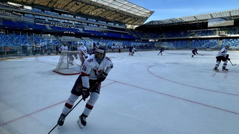 Ceny vstupeniek na Winter Games sme porovnali s tými na Winter Classic v NHL.