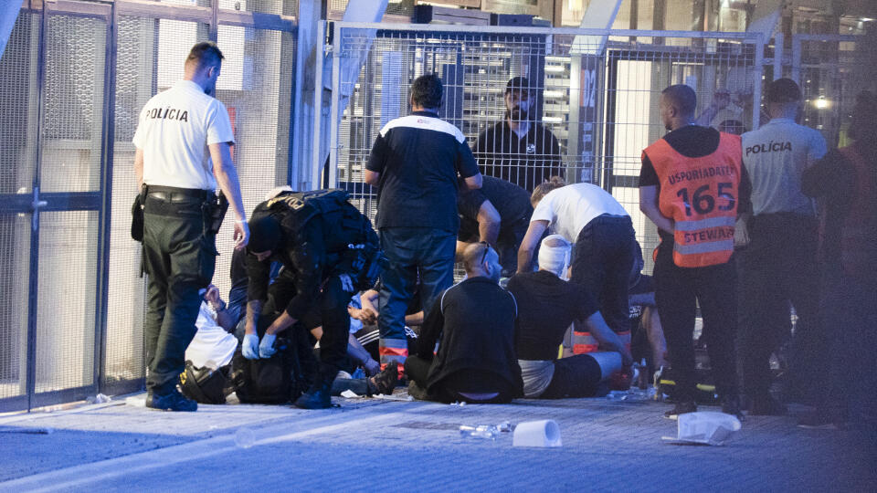 paok, chuligani, vycinanie, policia