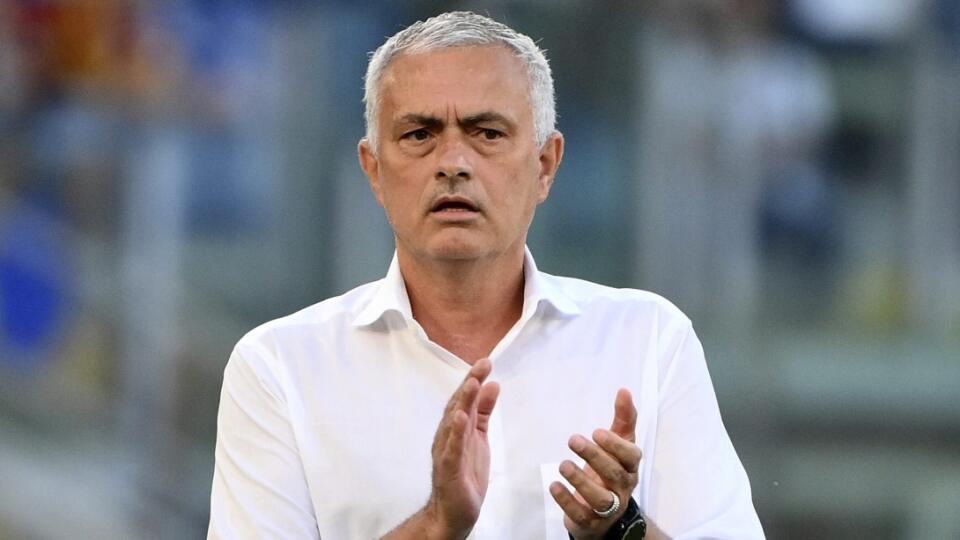 KK43 Rím - Tréner AS Rím Jose Mourinho počas odvety play off Európskej konferenčnej ligy AS Rím - Trabzonspor 26. augusta 2021 v Ríme. FOTO TASR/AP
Roma coach Jose Mourinho reacts during the Europa Conference League play-offs, return-leg soccer match between Roma and Trabzonspor at the Rome Olympic stadium, Thursday, Aug. 26, 2021. (Alfredo Falcone/LaPresse via AP)