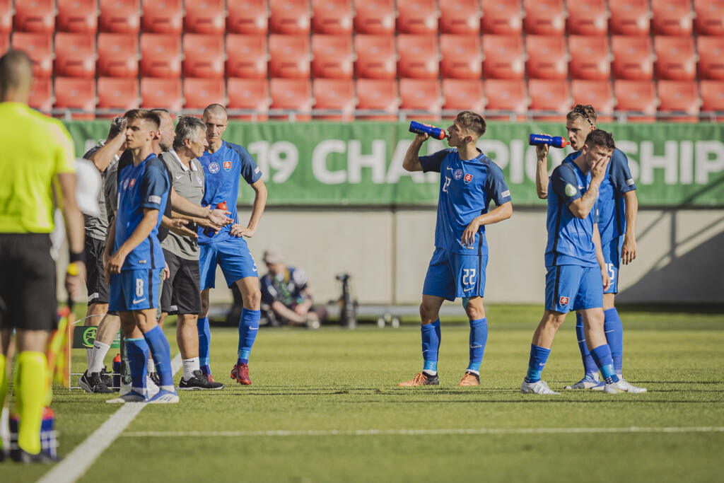 Počas zápasu A-skupiny Majstrovstiev Európy vo futbale hráčov do 19 rokov medzi reprezenáciami Slovenska a Francúzska na Štadióne Antona Malatinského v Trnave.
