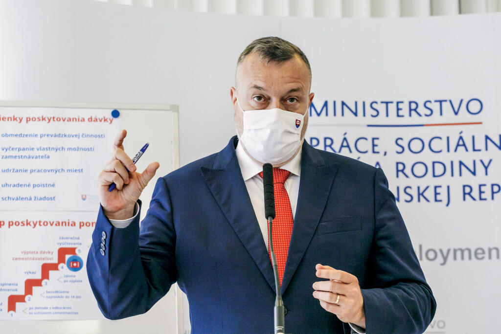Minister Milan Krajniak predstavuje koncepciu kurzarbeitu 