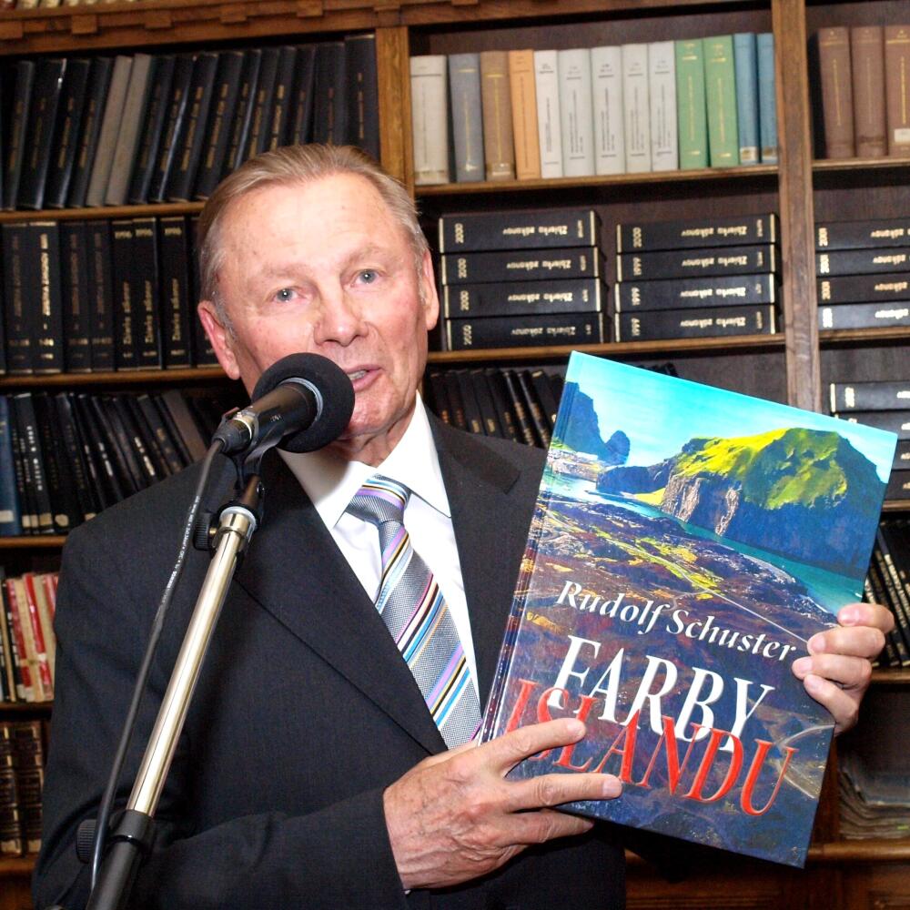 Rudolf Schuster: Exprezident autor spisovateľ.