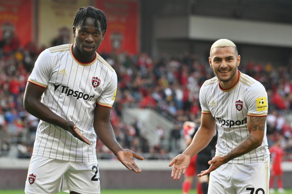 V nedeľu sa na štadióne Anntona Malatisnkého pobije o prvé miesto vo Fortuna lige Trnava so Slovanom.