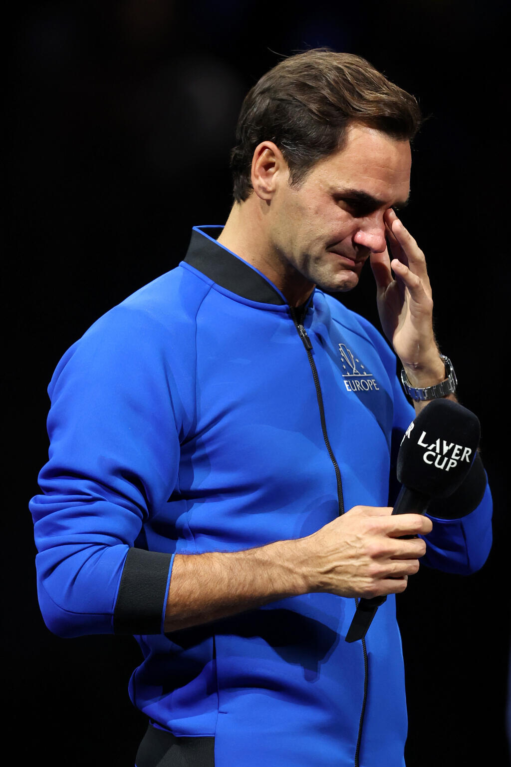 Slzy, slzy a slzy... Roger Federer nechal voľný priebeh emóciám.