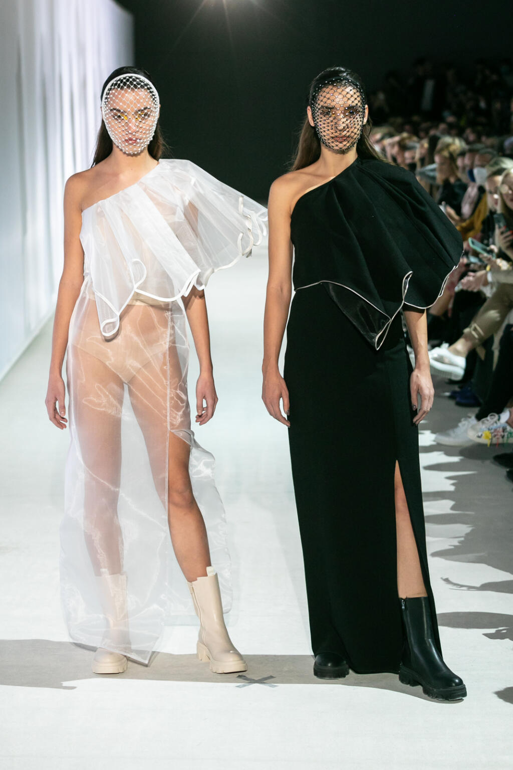 Kolekcia Narcissus dizajnéra Borisa Hanečku na Fashion LIVE! 2021.