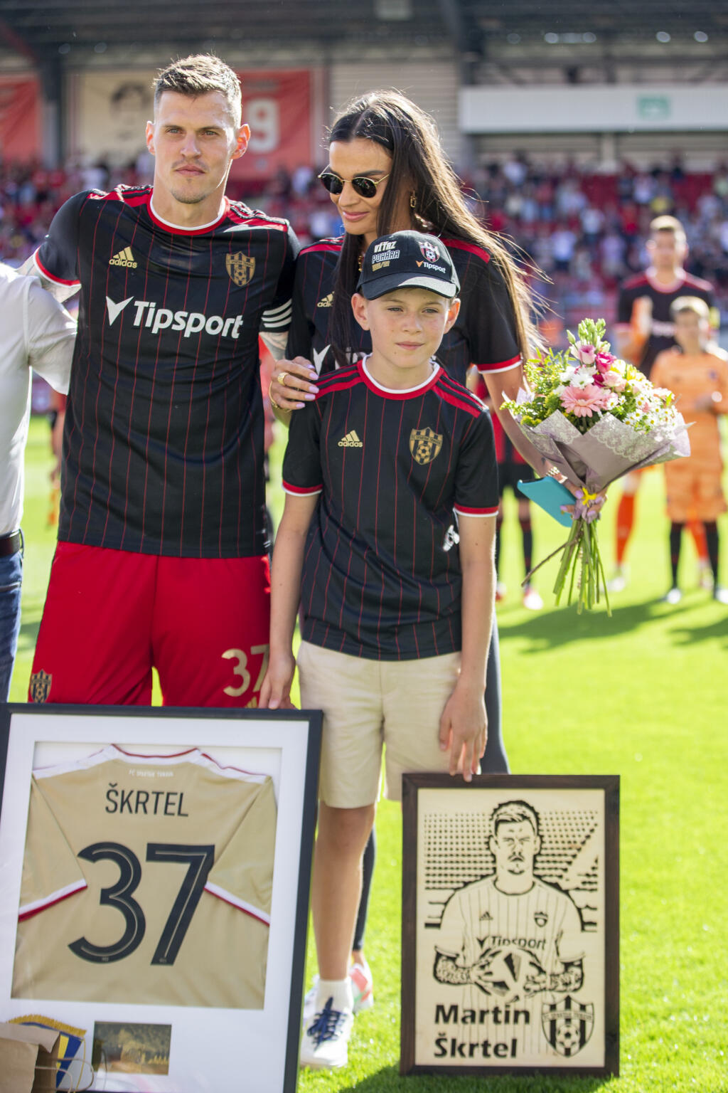 Pri Škrtelovej bodke v kariére, ktorá bola veľmi emotívna nechýbala jeho najbližšia rodina.