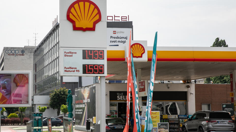 Na snímke je čerpacia stanica shell na Bajkalskej ul.