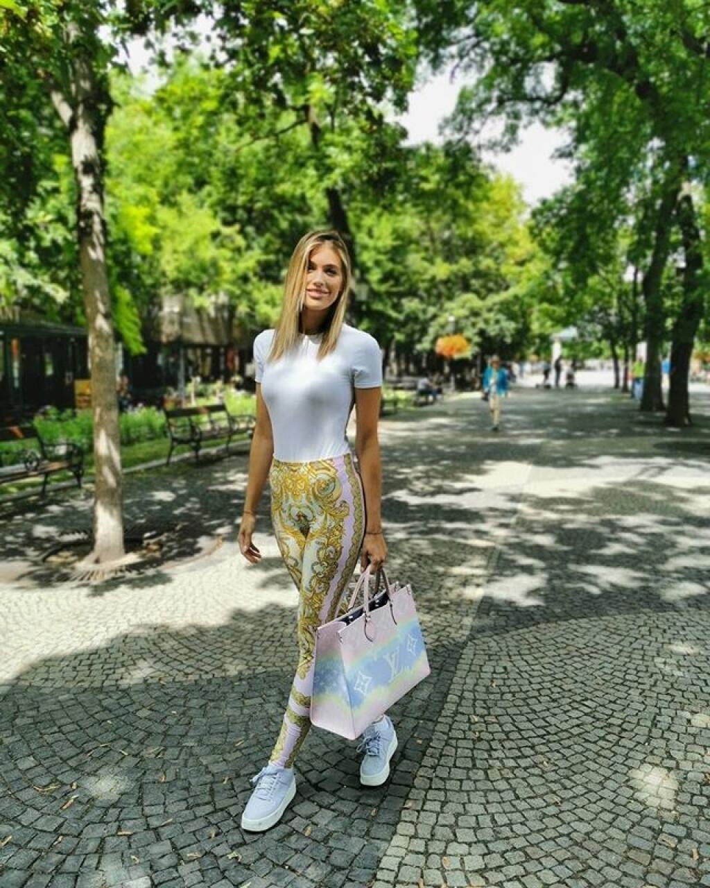Jasmina Alagic - na fotografii ukázala podivný fľak na intímnych partiách. Bola to náhoda či zámer?