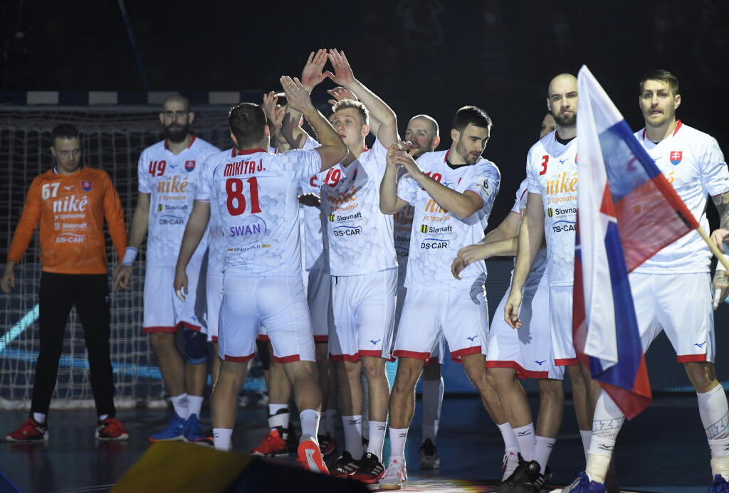 Na snímke hráči Slovenska pred zápasom F-skupiny majstrovstiev Európy v hádzanej mužov Slovensko - Litva v Košiciach.
