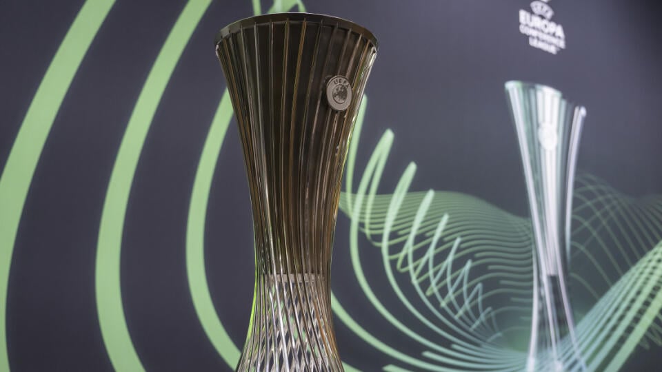 WA 7 Nyon - Na snímke trofej počas žrebu štvrťfinále Európskej konferenčnej ligy 2022/23 v sídle Európskej futbalovej únie (UEFA) vo švajčiarskom Nyone v piatok 17. marca 2023. FOTO TASR/AP 

The trophy is displayed ahead of the draw for the UEFA soccer Conference League quarter-finals at the UEFA Headquarters in Nyon, Switzerland, Friday, March 17, 2023. (Martial Trezzini/Keystone via AP)