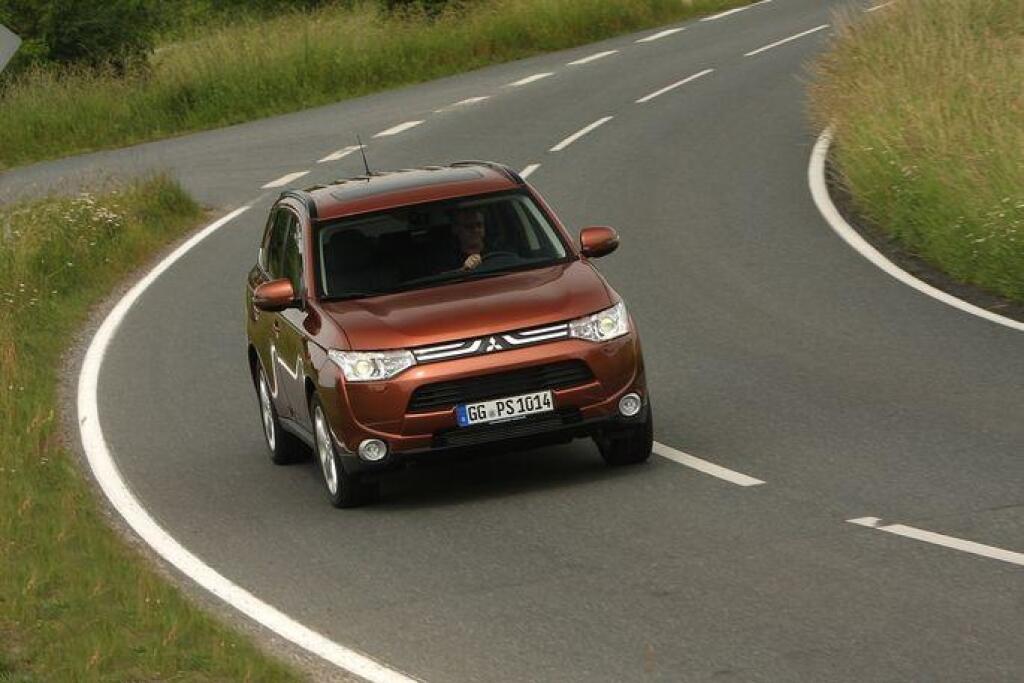 TREND test Mitsubishi Outlander 3G 2,2 D-DI Instyle