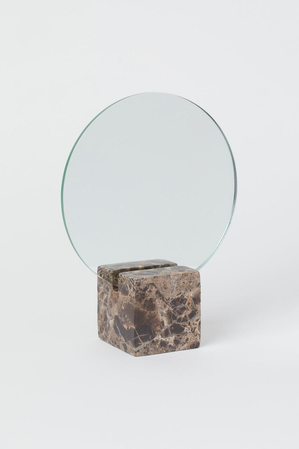 Malé zrkadlo s mramorom, H&M Home, 24,99 €