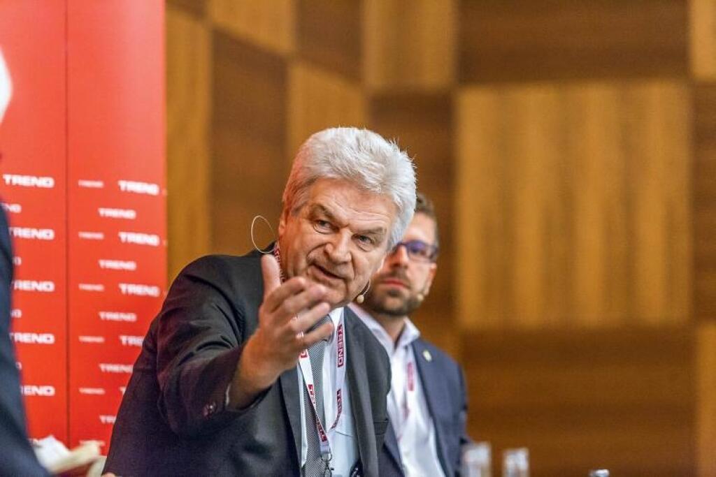Poslanci by sa mali vzdať predstavy, že si za kandidátov dajú svojich ľudí