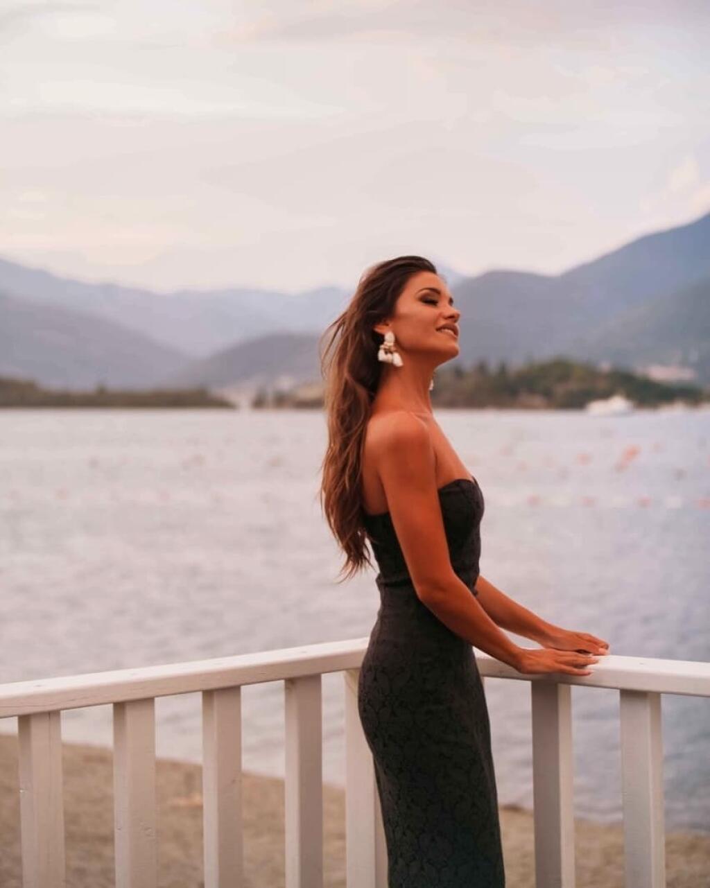 Krásna Sanja Kruževičová sa rada predvádza na sociálnych sieťach v úsporných plavkách.