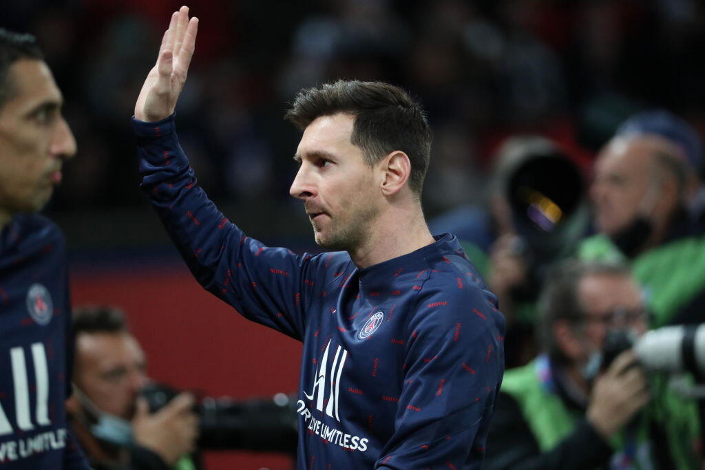 PARIS, FRANCE - OCTOBER 29: Lionel Messi of Paris Saint-Germain reacts during the Ligue 1 Uber Eats match between Paris Saint Germain and Lille OSC at Parc des Princes on October 29, 2021 in Paris, France. (Photo by Xavier Laine/Getty Images)