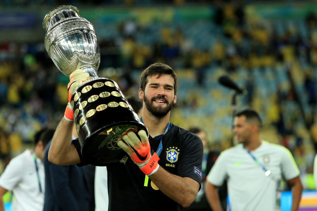 Brazílčan Alisson Becker si užíval predĺženú dovolenku po úspechu, ktorý dosiahol s reprezentáciou. Svojmu trénerovi sa ozval naozaj originálne.