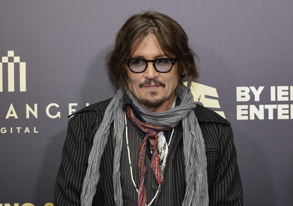 Hollywoodsky lámač ženských sŕdc oslávi 60 počas tohto leta. Kto by to bol povedal, že hviezdny Johnny Depp má toľko rokov. Večný búrlivák ani naprieč veku zjavne neplánuje usadenie. Po škandalóznom rozvode s Amber Heart sa ani nečudujeme.
