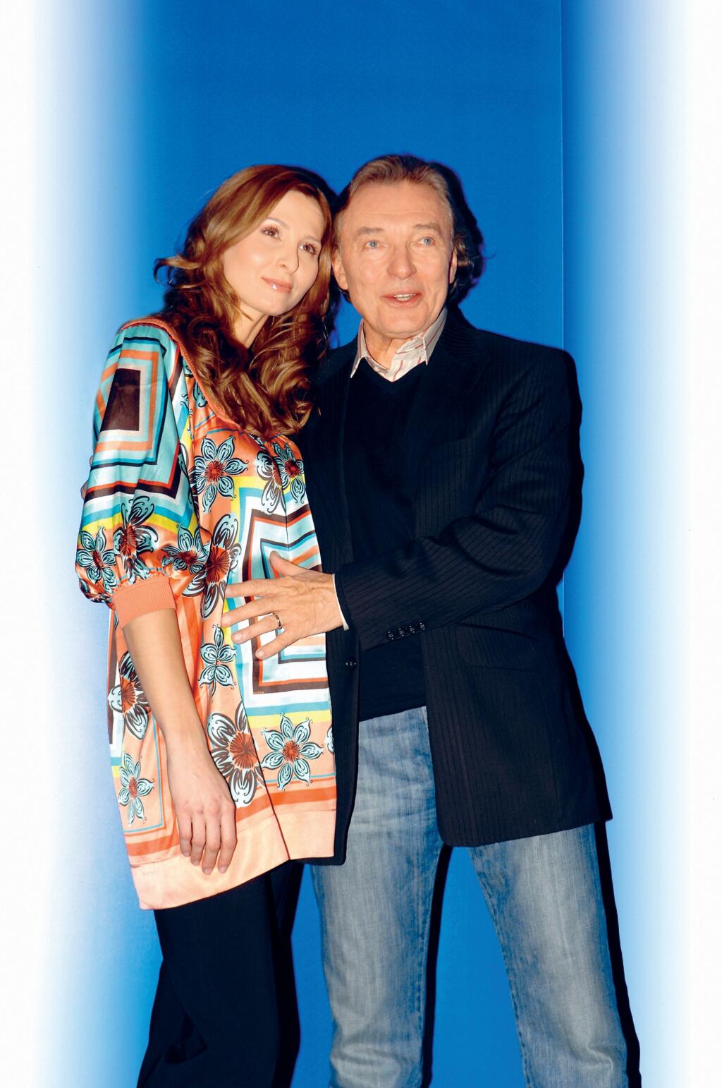 Karel Gott s manželkou
foto: Michaela Feuereislová
uverejnené. šarm č.05/2008
pôvodný súbor:gott feuer_.eps