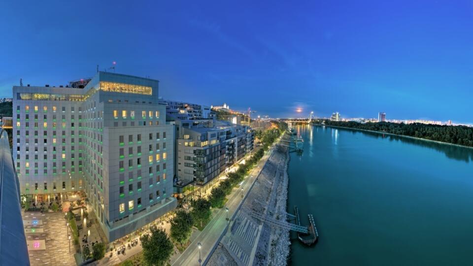 Grand Hotel River Park, Bratislava stojí na naozaj lukratívnom mieste. Výhľady sú neskutočné.