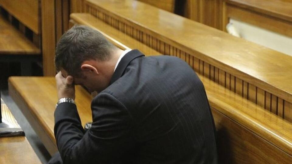 Oscar Pistorius sa počas procesu psychicky zrútil.