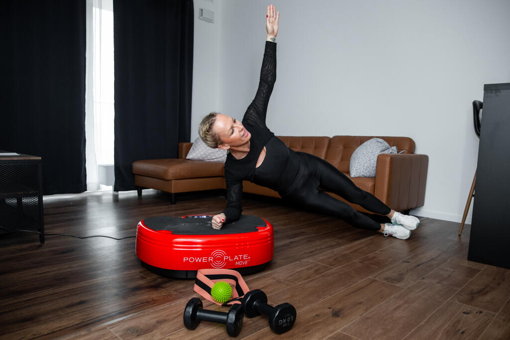 Zuzana Belohorcová cvičí v domácich podmienkach za pomoci videohovoru s trénerkou.