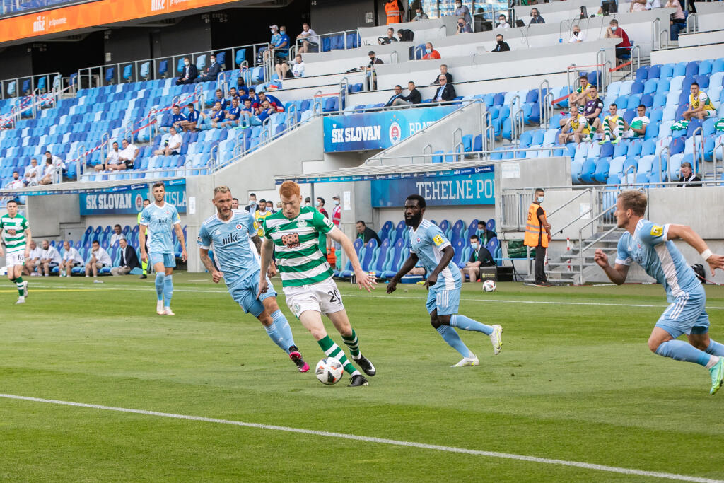 Zápas 1. kola Ligy majstrov medzi futbalistami Slovana Bratislava a írskeho Shamrocku Rovers.