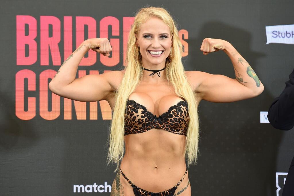 Austrálska boxerka Ebanie Bridgesová bola opäť stredobodom pozornosti a opäť za to mohli jej odhalené krivky.