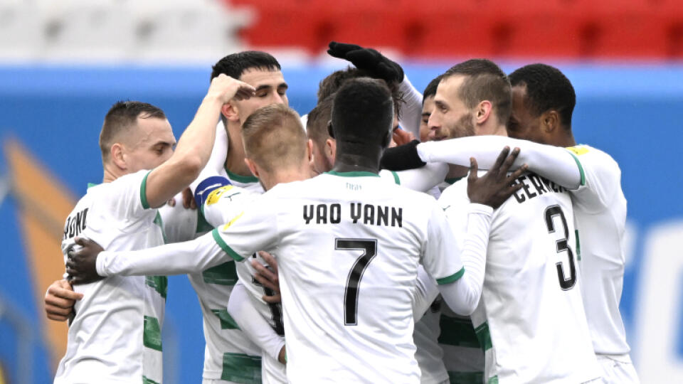 Na snímke Skaličania oslavujú prvý gól v zápase 20. kola Fortuna ligy MFK Skalica - MFK Tatran Liptovský Mikuláš, 19. februára 2023 v Trenčíne. FOTO TASR - Radovan Stoklasa