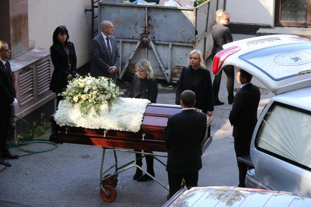 S milovaným manželom a otcom sa skutočne naposledy rozlúčili Ivana, Dominika i Lucie. A to priamo na dvore Krematória Motol.