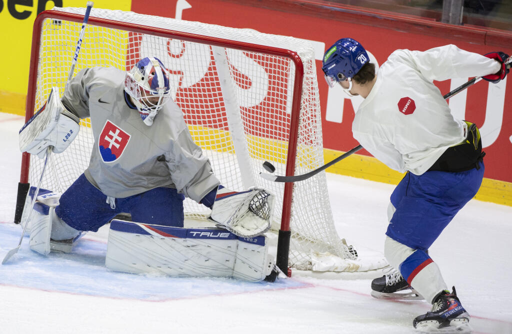 Prvý tréning slovenskej hokejovej reprezentácie pred začiatkom svetového šampionátu v Helsinkách. Na snímke útočník Juraj Slafkovský.