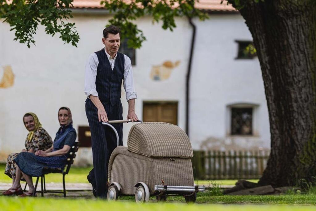 David Švehlík na zábere zo seriálu Studňa.