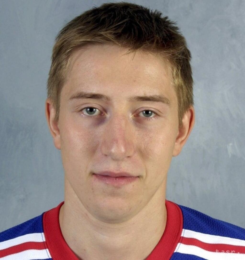 ROMAN LJAŠENKO (†24) - Podľa tureckej tlačovej agentúry Anatolia spáchal ruský hokejový reprezentant Roman Ljašenko 5. júla 2003 na dovolenke v Turecku samovraždu. Príčina tragickej smrti hráča New Yorku Rangers bola záhadou, turecké médiá však priniesli správu, že sa na hotelovej izbe obesil opaskom.