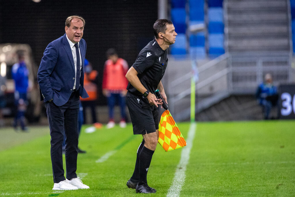 ŠK Slovan Bratislava a Olympiakos Pireus FC sa stretol v zápase play-off Európskej ligy na Tehelnom poli v Bratislave. Na snímke je Vladimír Weiss.