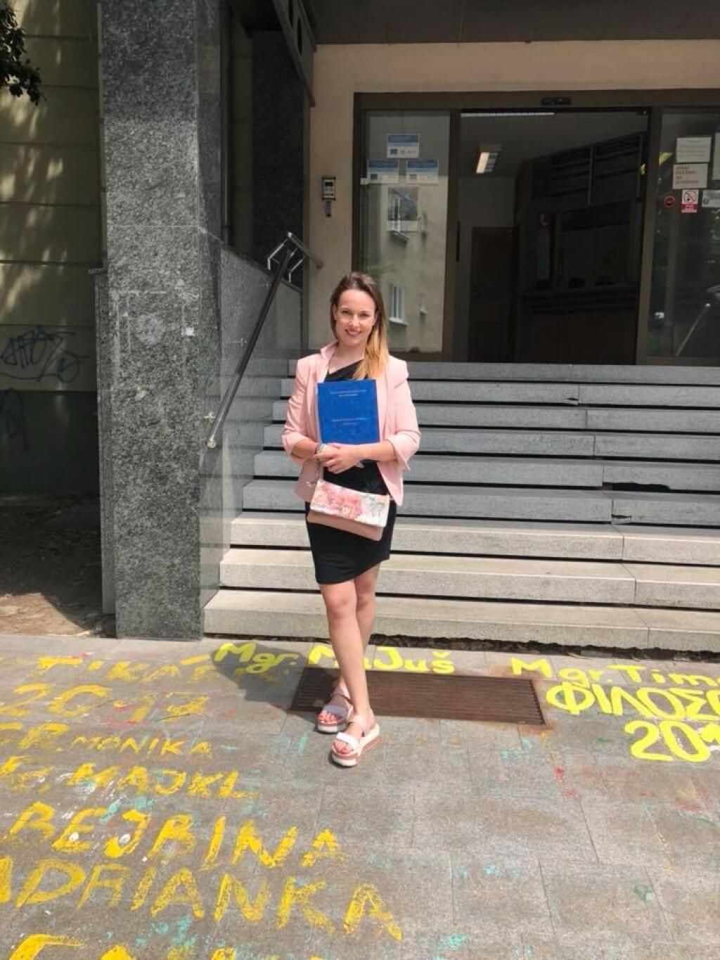 Zo staršej dcéry futbalového brankára Miroslava Königa vyrástla krásna žena. V rámci športu je pre ňu najväčším vzorom práve jej otec.