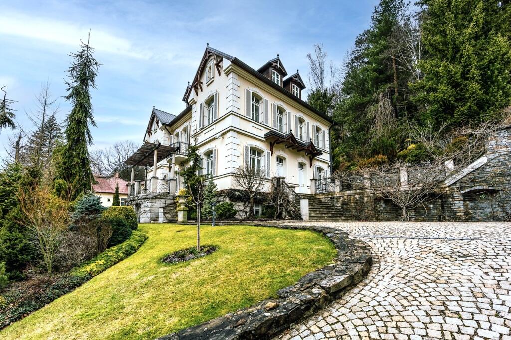 Historická Vila Monte Carlo stojí v kúpeľnom meste Trenčianske Teplice.