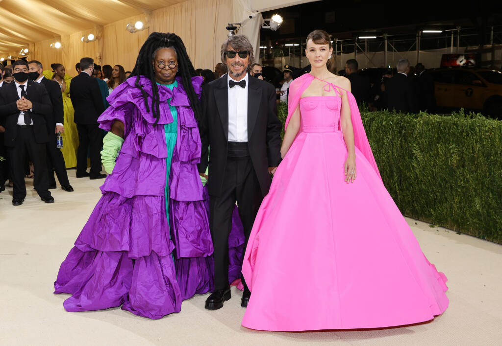 Whoopi Goldberg, Pierpaolo Piccioli a Carey Mulligan v róbe Valentino.