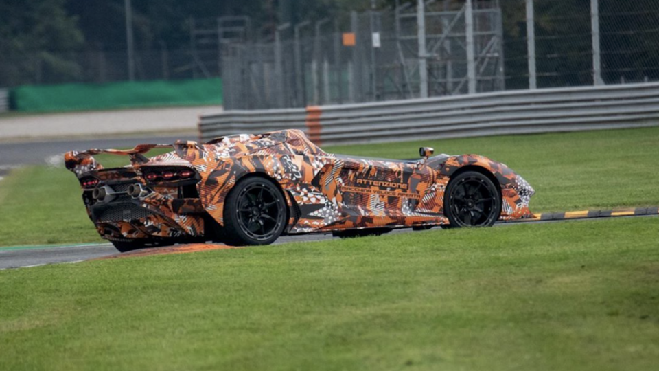 Prototyp úplne otvoreného roadsteru Lamborghini.