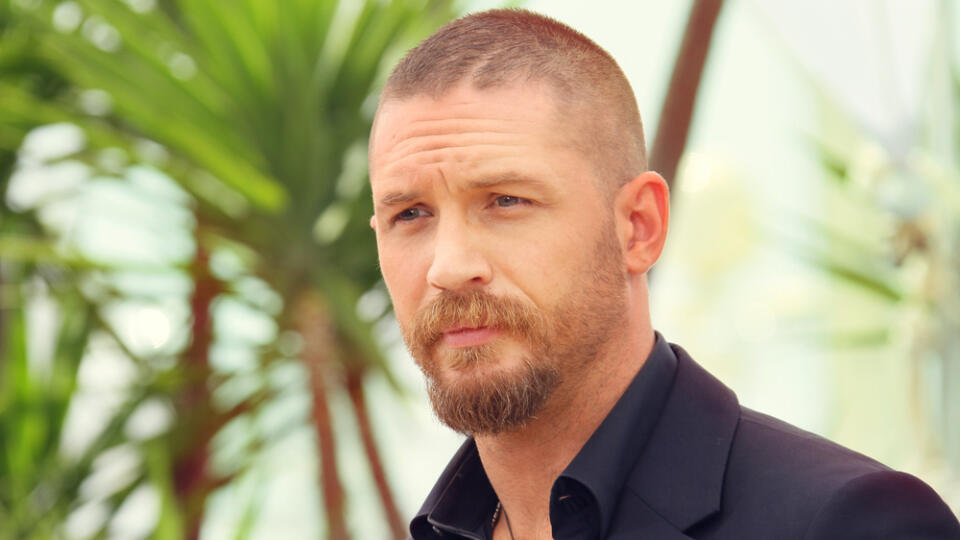 Aj Tom Hardy podľahol.